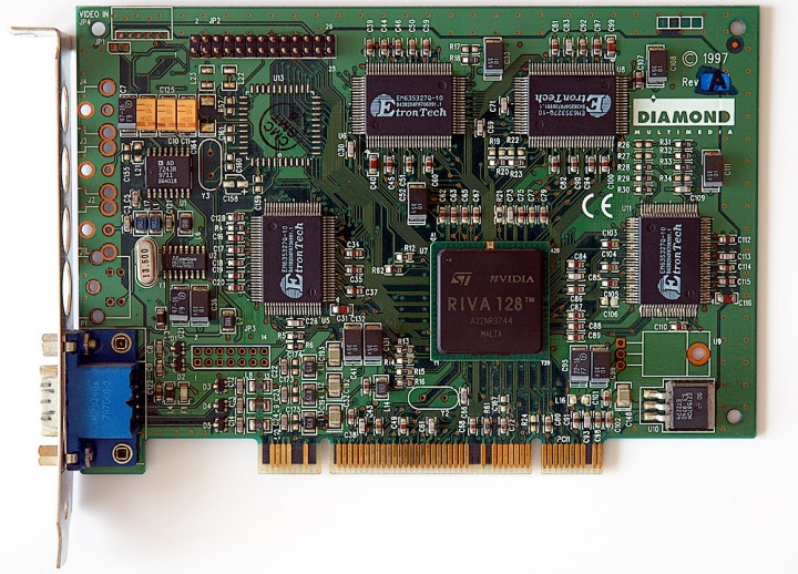 RIVA-128 - первая видеокарта Nvidia c поддержкой DirectX. Выпущена в 1997 году и обходилась пассивным охлаждением (фото: nvworld.ru)