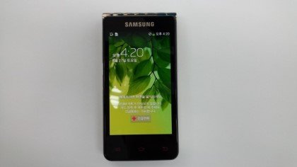 Первые фото Android-раскладушки Samsung