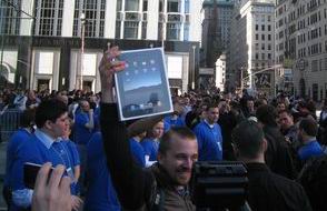 iPad 2 вызвал длинные очереди