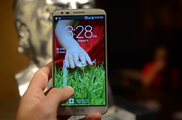 LG официально анонсирует новый 5,2’’ флагман — G2